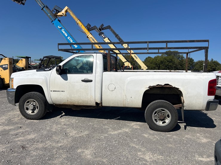 2009-chevrolet-2500-image-2