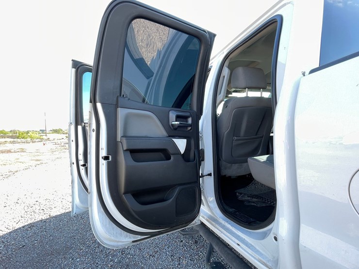 #2754-•-2015-chevrolet-silverado-(title-in-delay)-image-16