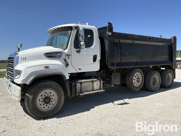 2015-freightliner-114sd-image-1
