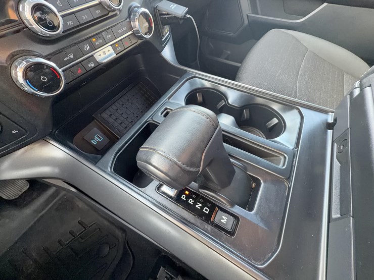 2024-ford-f150-xlt-image-37