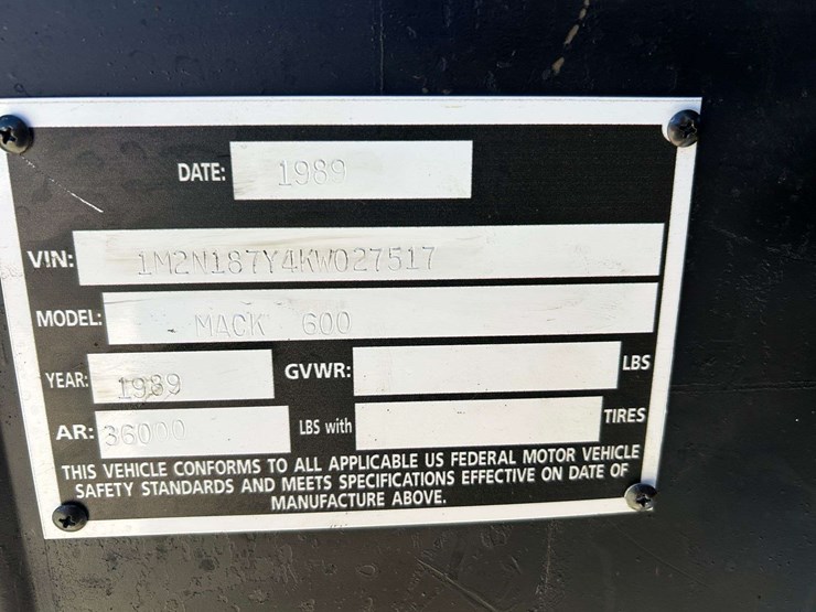 1989-mack-r688st-image-53