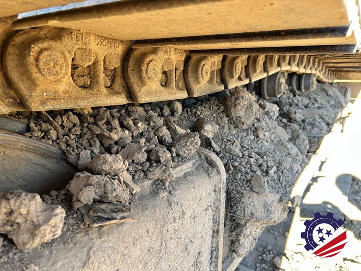 2018-caterpillar-320-image-33