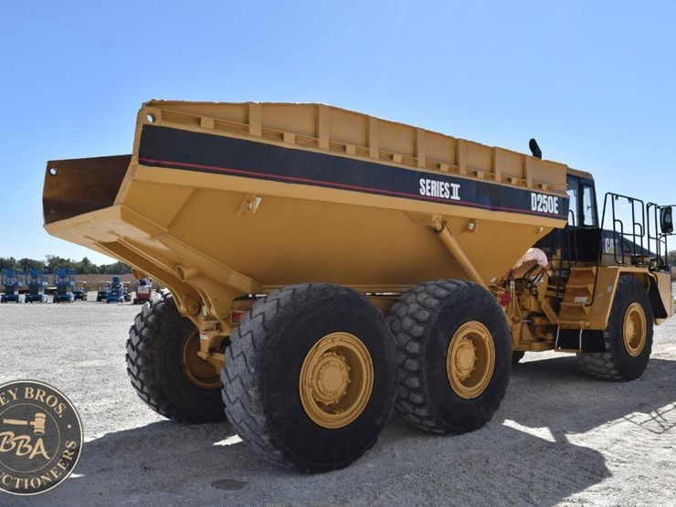 1997-caterpillar-d250e-ii-image-7