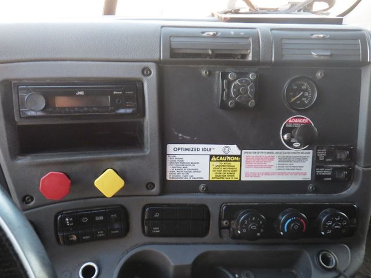 2015-freightliner-cascadia-125-evolution-image-19