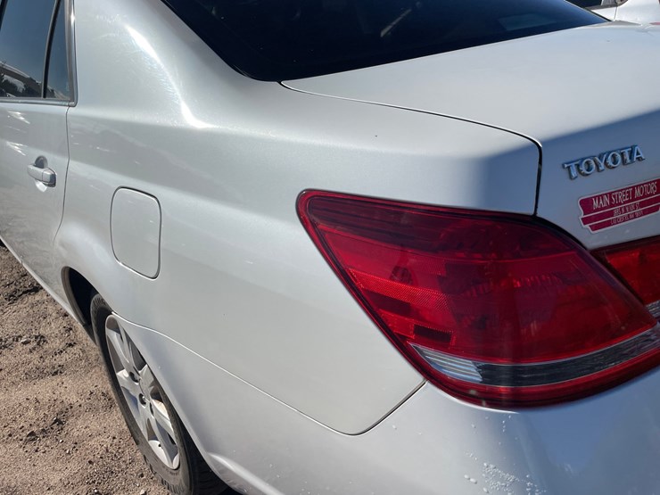 #2762-•-2005-toyota-avalon-(title-in-delay)-image-19
