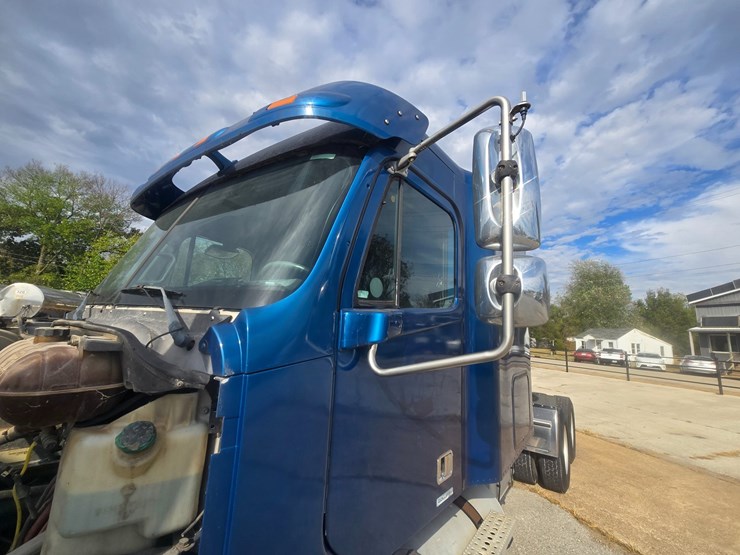 2006-freightliner-columbia-120-image-98