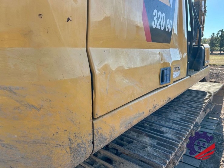 2018-caterpillar-320-image-25