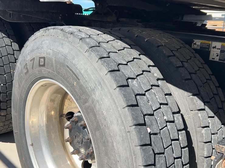 2018-peterbilt-579-image-50