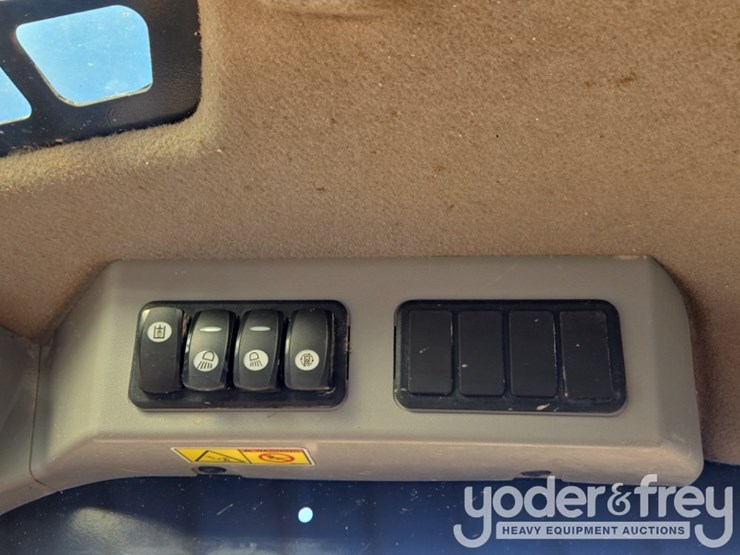 2018-caterpillar-226d-image-54