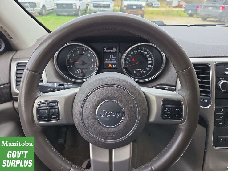 2011-jeep-grand-cherokee-image-18