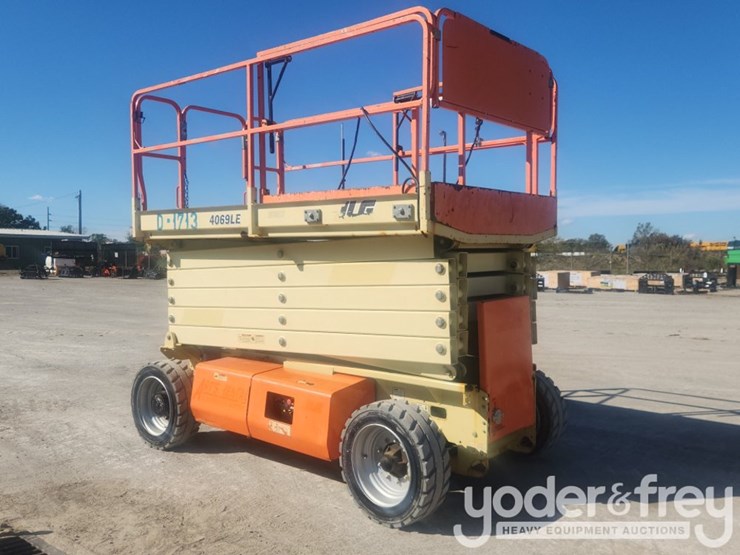 2015-jlg-4069le-image-2