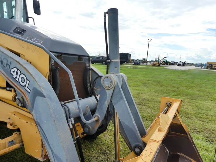 2015-deere-410l-image-18