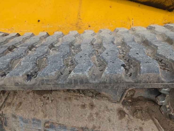 2020-deere-331g-image-58