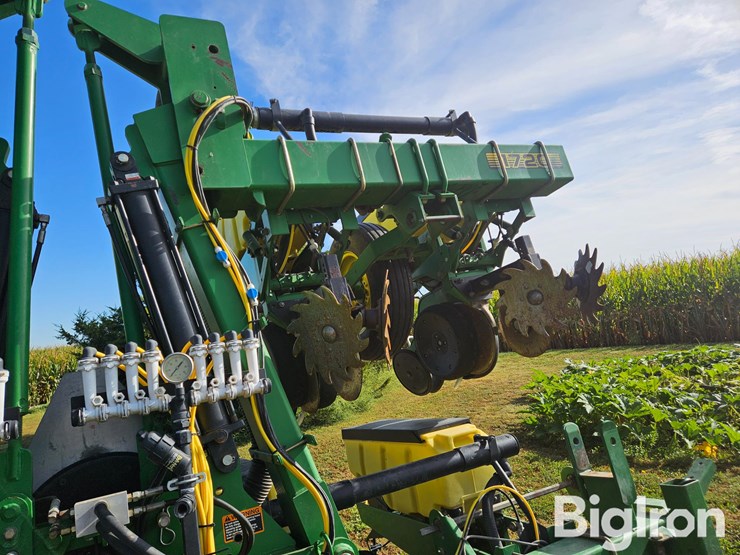 john-deere-1720-image-14