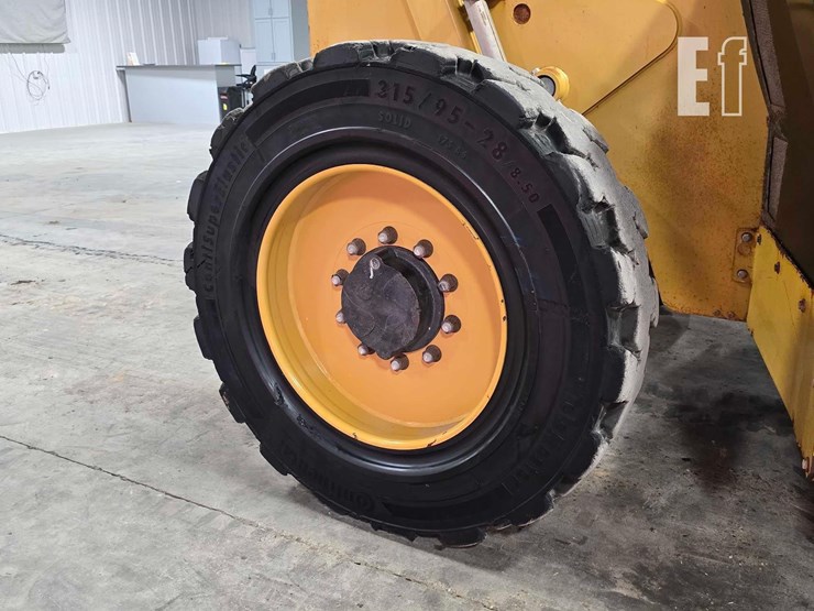 2018-caterpillar-tl642d-image-24