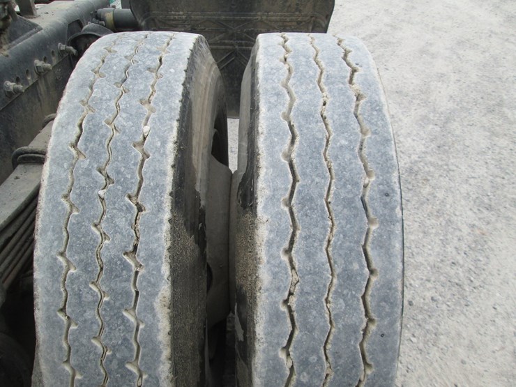 1998-freightliner-fl80-image-11
