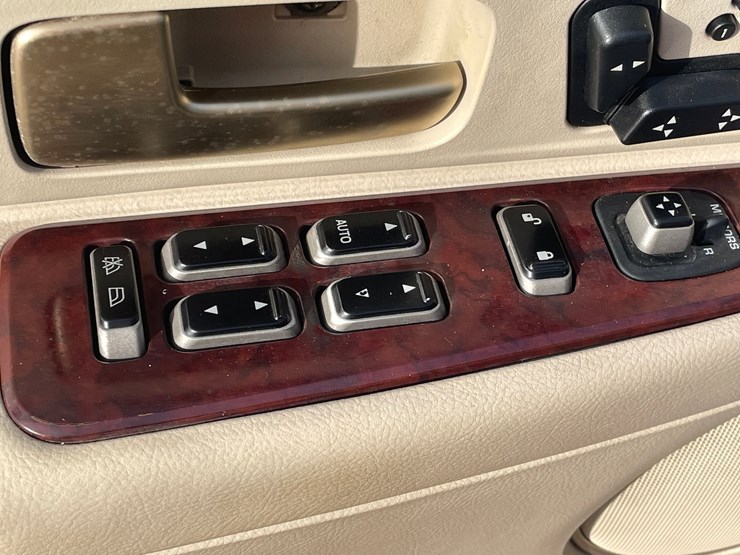 #201-•-2005-lincoln-town-car-(has-wi-title)-image-45