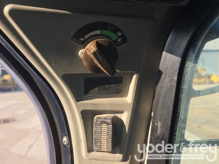 2019-caterpillar-299d2-image-57