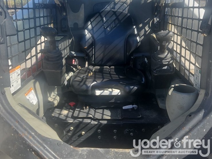 2016-bobcat-t740-image-24