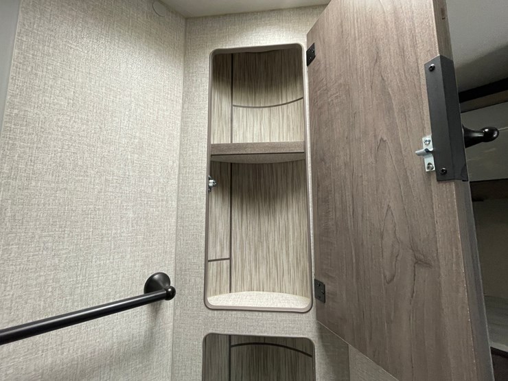 #2824-•-2022-lance-travel-trailer,-(has-new-mexico-title)-image-60