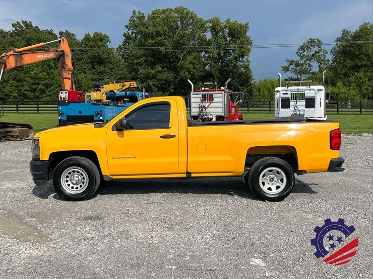 2017-chevrolet-silverado-1500-image-2