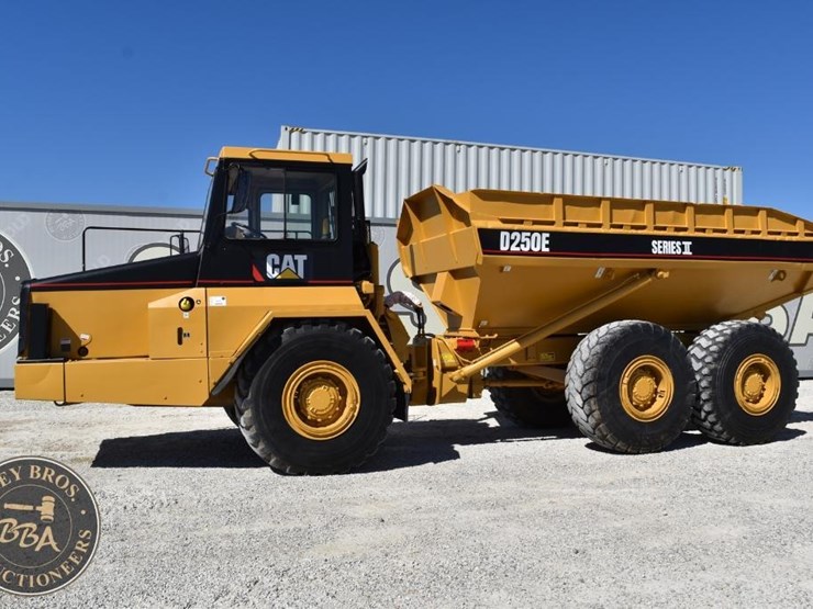 1997-caterpillar-d250e-ii-image-14