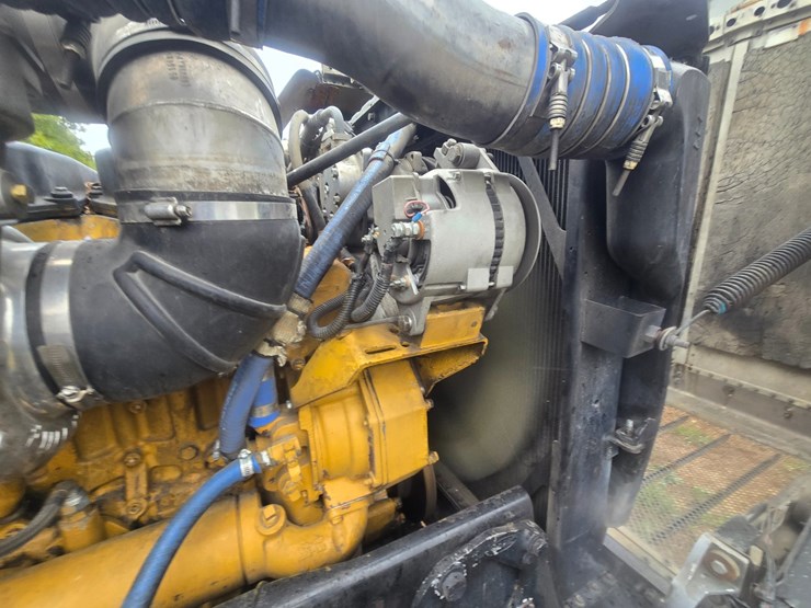 2000-peterbilt-379-image-31