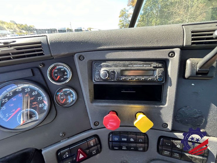 2017-freightliner-cascadia-t/a-truck-tractor-image-72