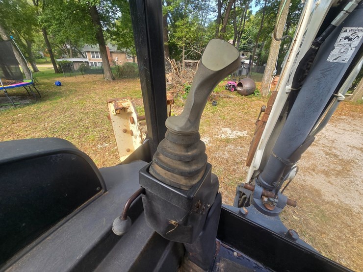 terex-tlb840r-image-51