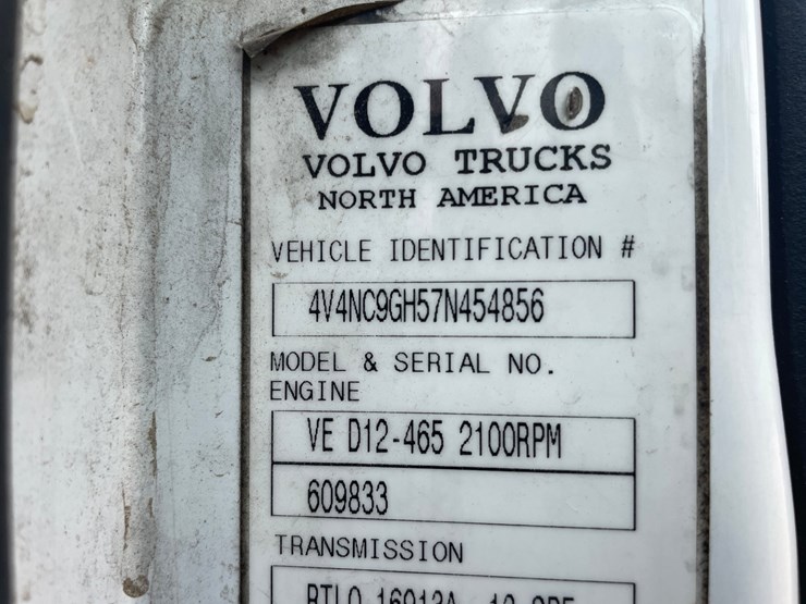 #101-•-2007-volvo-vnl-sleeper-semi-(has-wi-title)-image-118