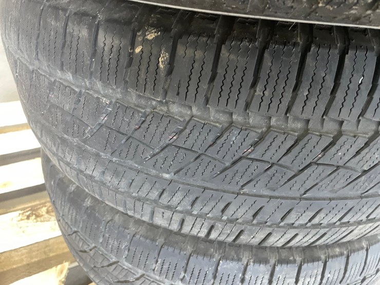 #3026-•-(3)-toyo-celsius-ii-18"-tires-image-8