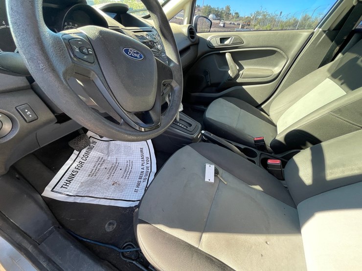 #2761-•-2016-ford-fiesta-passenger-car-(title-in-delay)-image-23