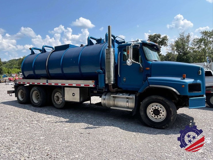 2011-international-paystar-tri-axle-hydrovac-truck-image-4