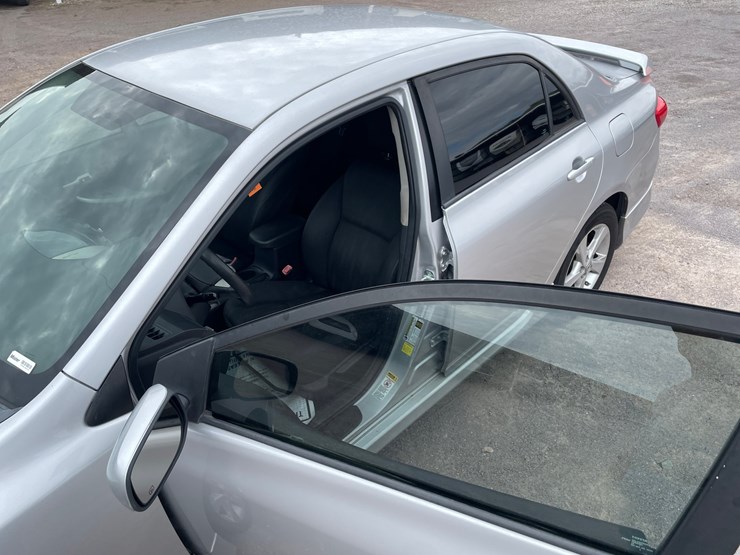 #2765-•-2011-toyota-corolla-(title-in-delay)-image-30