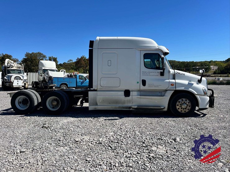 2018-freightliner-cascadia-t/a-truck-tractor-image-6
