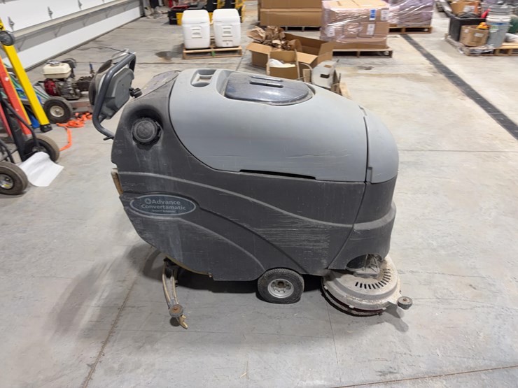 nilfisk-advance-convertomatic-28d-c-floor-cleaner-image-4