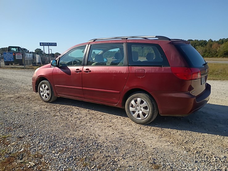 2006-toyota-sienna-image-4