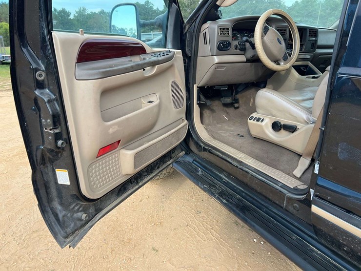 2004-ford-excursion-limited-image-9
