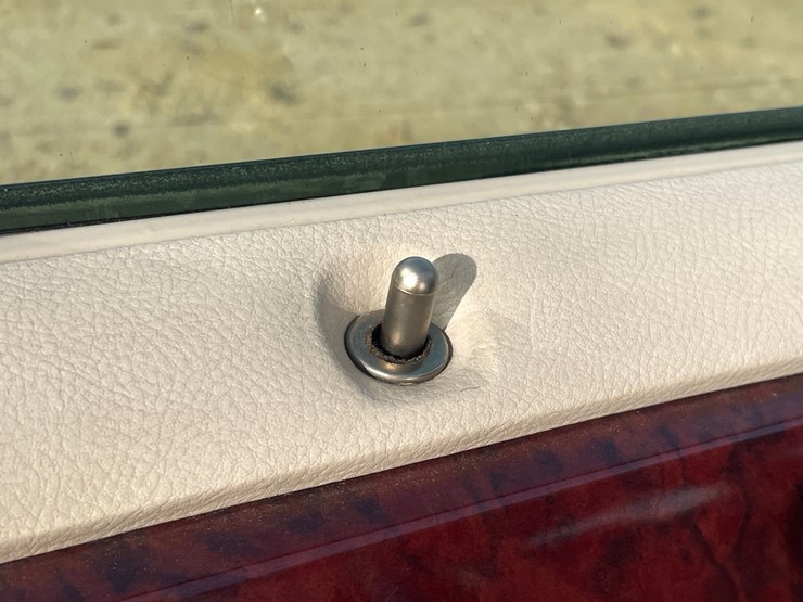 #201-•-2005-lincoln-town-car-(has-wi-title)-image-41