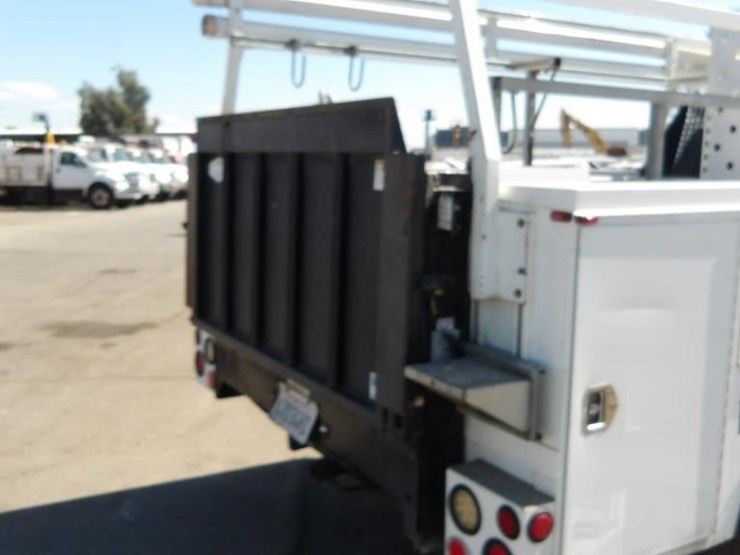 2011-ford-f550-image-12