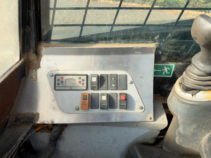 2009-jcb-180t-image-21