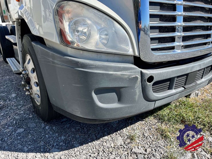 2017-freightliner-cascadia-t/a-truck-tractor-image-11