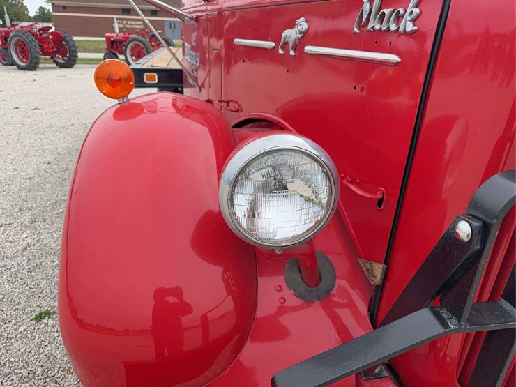 1951-mack-a30-image-13