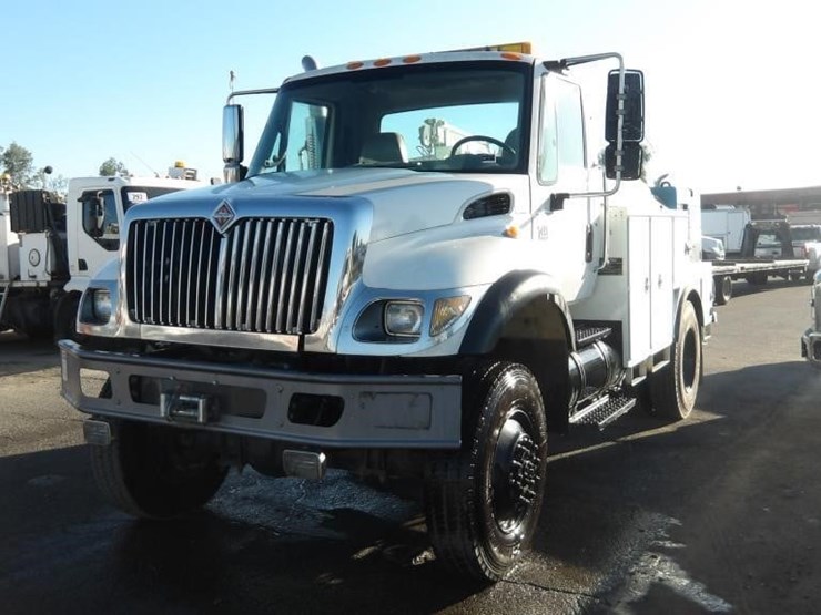 2003-international-7400-image-1