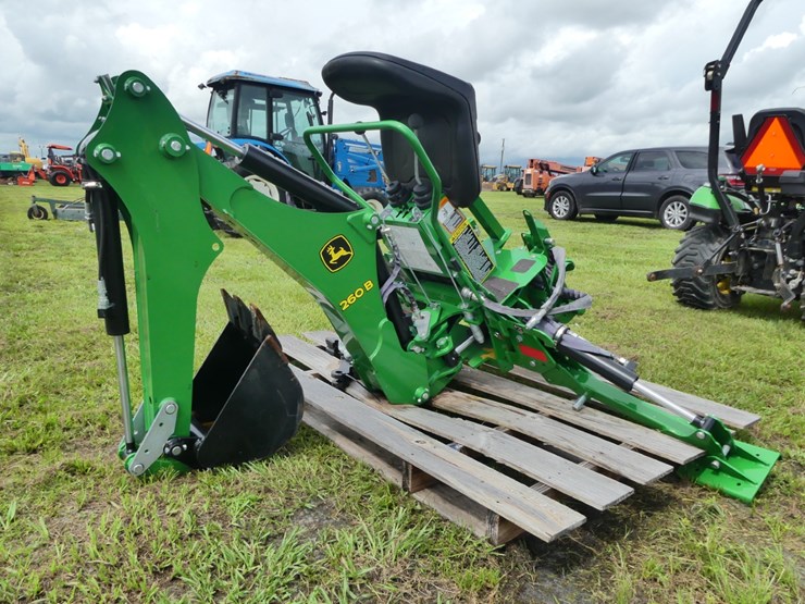 john-deere-260b-backhoe-attachment-image-1