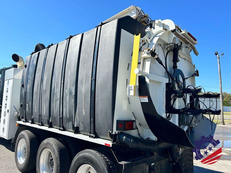 2020-peterbilt-567-image-68