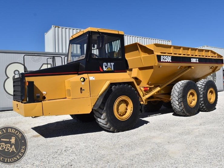 1997-caterpillar-d250e-ii-image-13