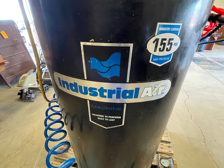 #4646-•-60-gallon-vertical-air-compressor-image-15