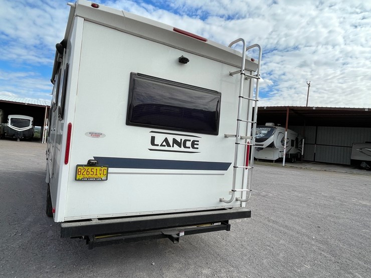 #2824-•-2022-lance-travel-trailer,-(has-new-mexico-title)-image-150