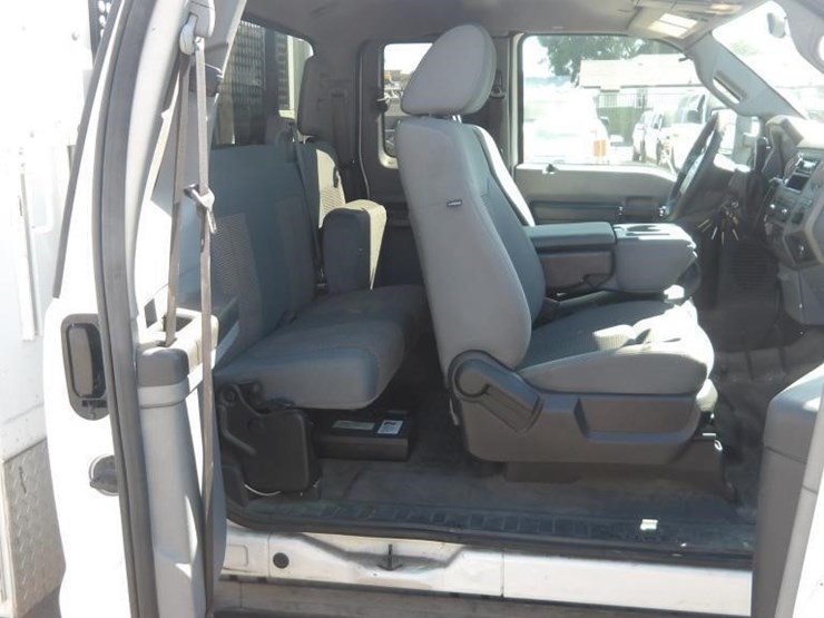2011-ford-f550-image-17